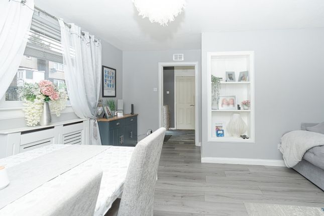 2, Hawthorn Crescent, Cowdenbeath photo 4