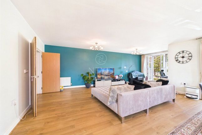 000,, Gresham House, Gresham Park Road, Woking, London photo 3