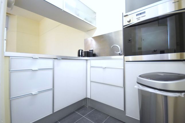 Studio to rent in Westbourne Terrace, London