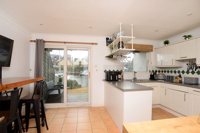 Town house for sale in Bryher Island, Portsmouth