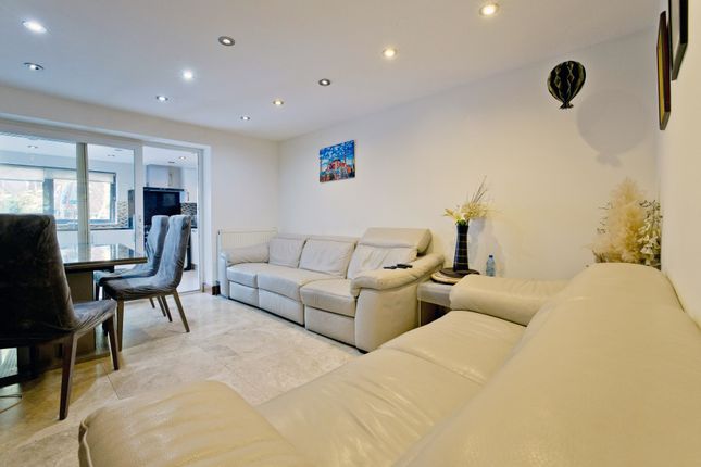 105, Corinne Road, London photo 3