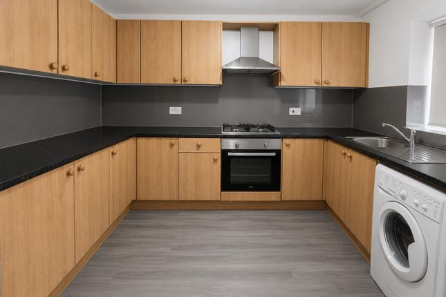 28, Dobbin Close, Harrow photo 2
