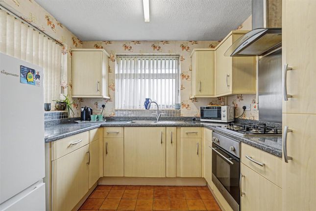 30, Broadfields, Nottingham photo 3