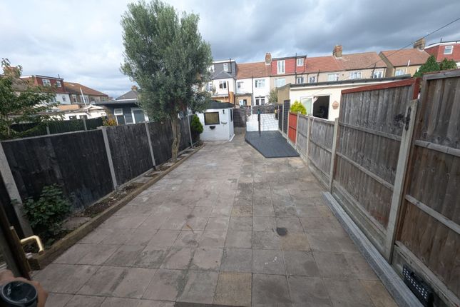 Craven Gardens, Barking photo 4
