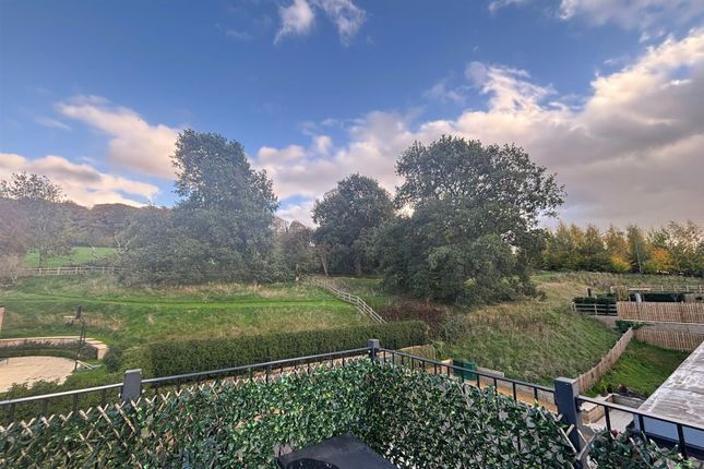 35, John Martin Gardens, Standish photo 2
