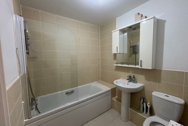 Flat to rent in Sorrel Way, Carterton, Oxfordshire