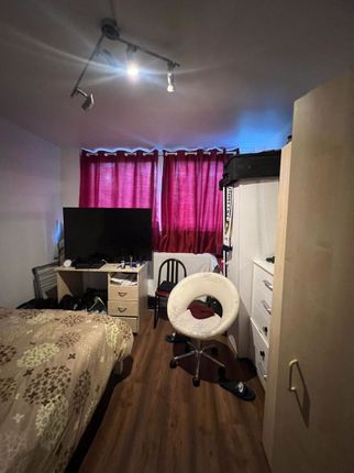 Flat to rent in Marchbank Road, London