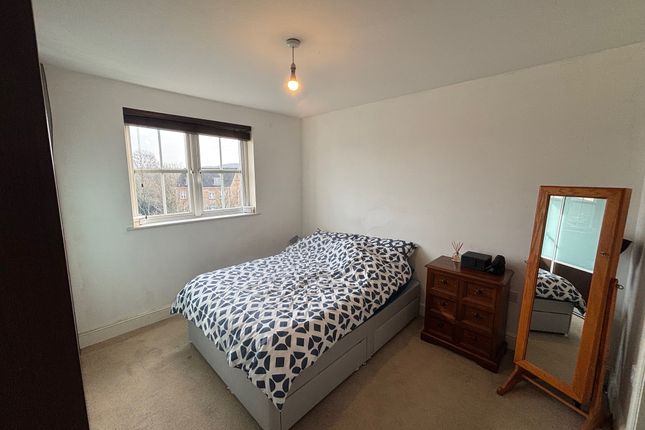 Flat P, 1, Sword Hill, Caerphilly photo 5