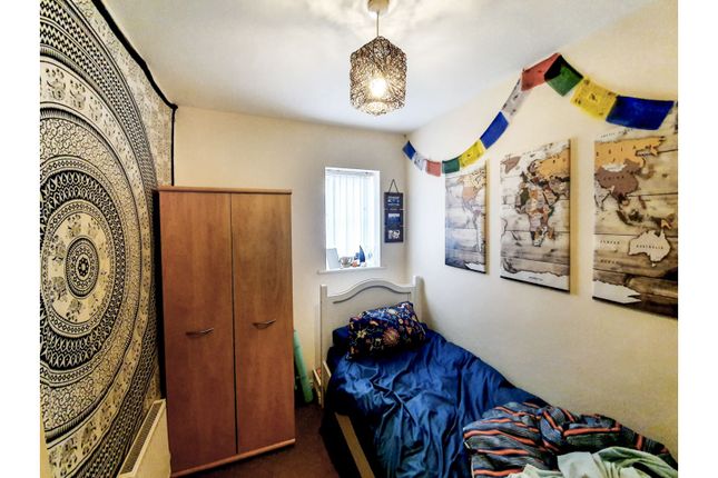 Flat for sale in Crofters Court, Wakefield