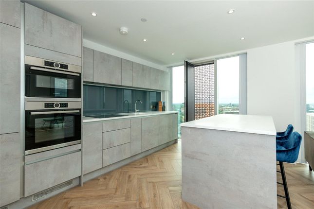 16.02, Elizabeth Tower, Manchester photo 4