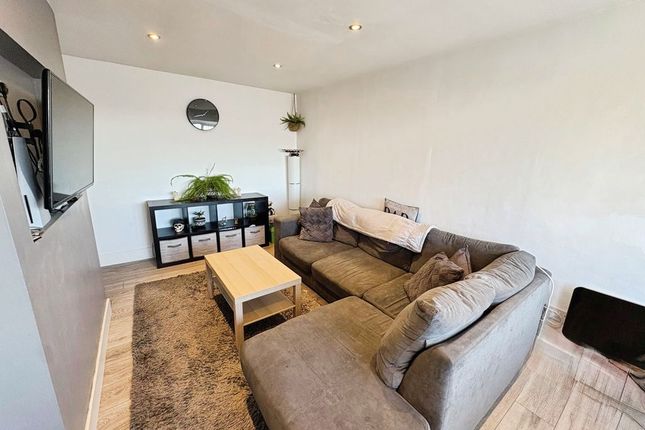 128, Hadrian Court, Newcastle Upon Tyne photo 2