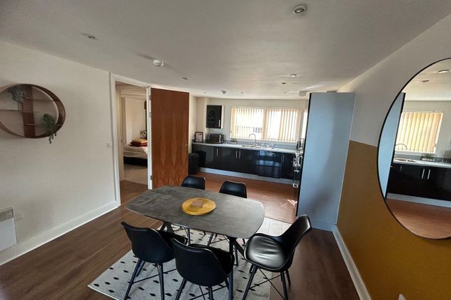 94 Meridian Bay, Maritime Quarter, Swansea photo 5