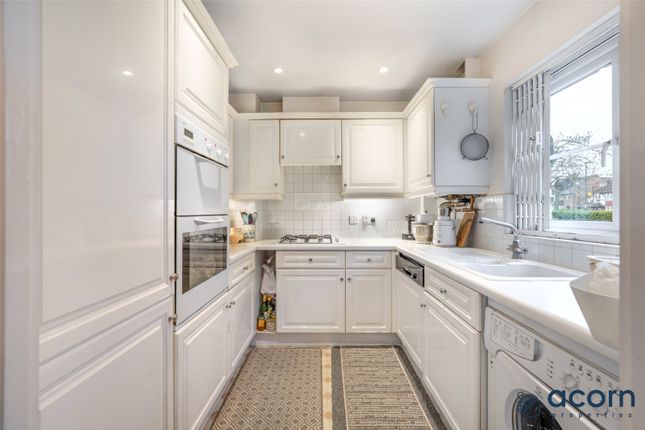 3, Bartholomew Court, Edgware photo 4