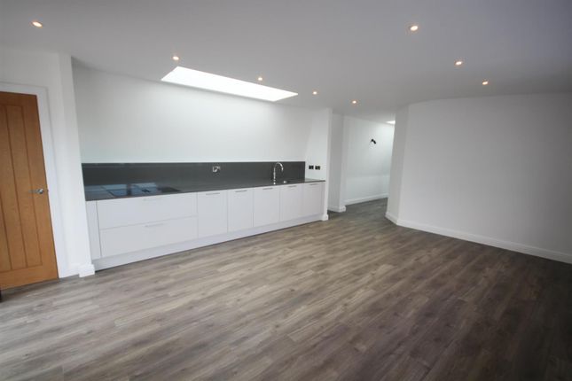 Flat to rent in Hutton Road, Shenfield, Brentwood