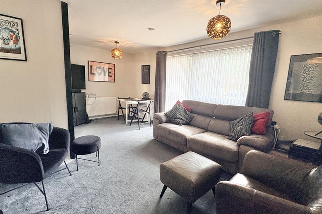 3 Robert Court, Wake Green Park, Birmingham photo 4