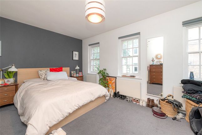 Mews house for sale in Seven Dials Court, London