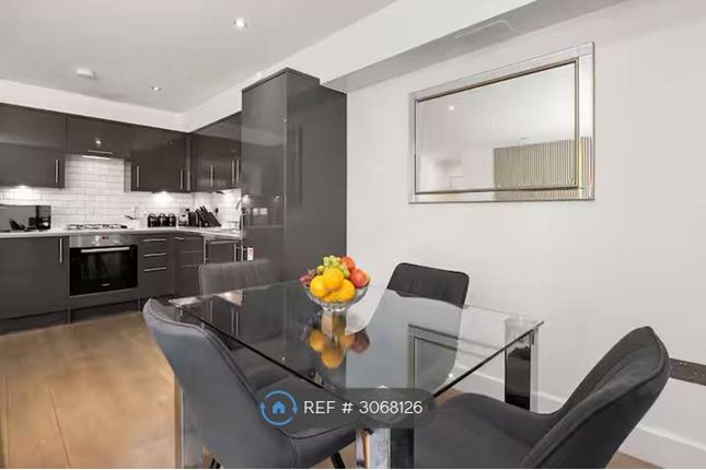Flat, A Arthur Road, London photo 4