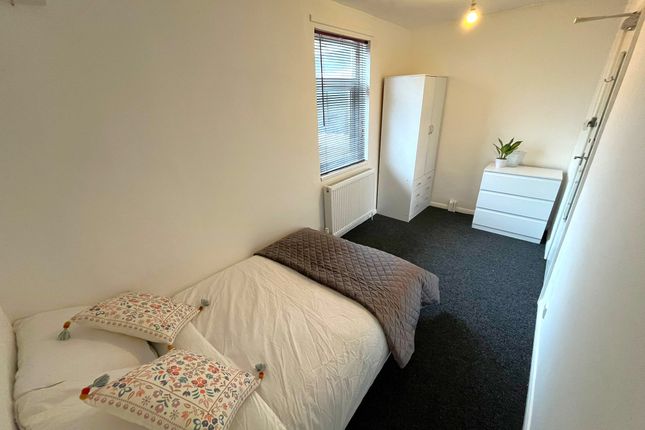 Thumbnail Room to rent in Layton Avenue, Mansfield