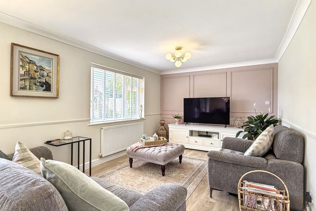 11 Heathfield, Coalville photo 4