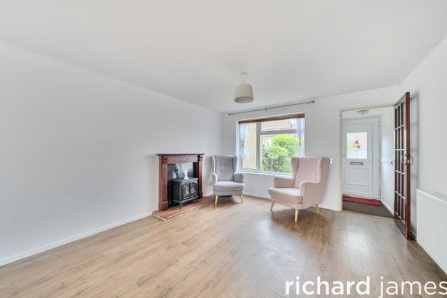 63, Knowlands, Swindon photo 3