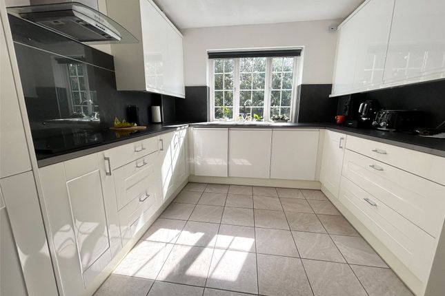 25, White Ladies Close, Havant photo 3
