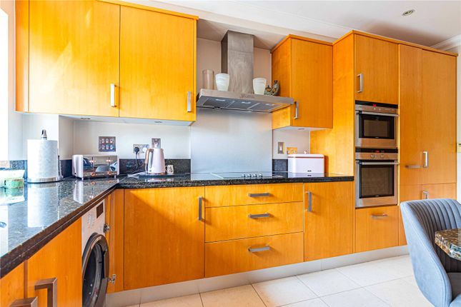 Flat 16, East Wood,, Wall Hall Drive, Watford photo 2