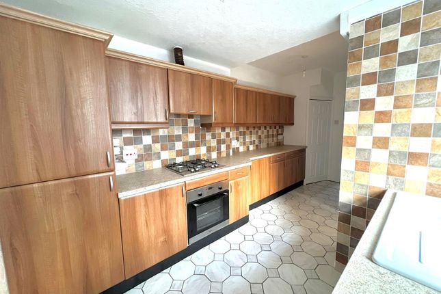 23, Cliff Road, Hornsea photo 2