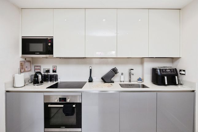 Flat 2, Ronnies Wharf, 6, Lyons Crescent, Tonbridge photo 4