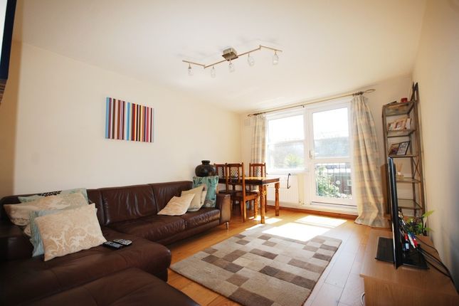 Flat to rent in Somers Close, King's Cross, Camden, London