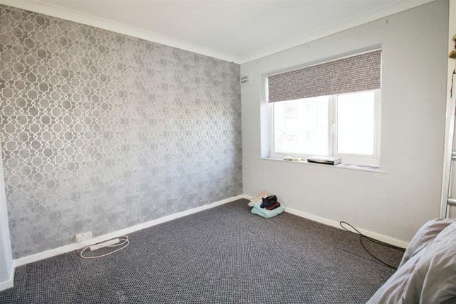 Mews house to rent in Larch Hill Crescent, Bradford