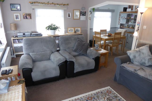 36, Warren Park, Portsmouth Road, Thurlsey, Godalming photo 4