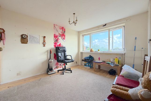 21, Birch Coppice Gardens, Wolverhampton photo 2