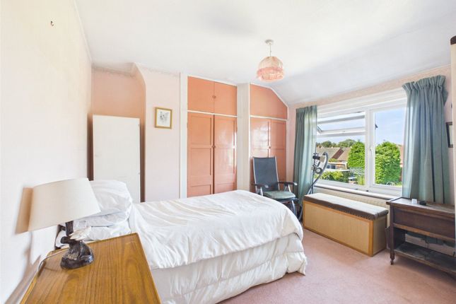 17, Wellsprings Road, Gloucestershire photo 4