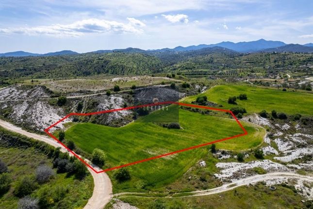 Thumbnail Land for sale in Kampia 2644, Cyprus