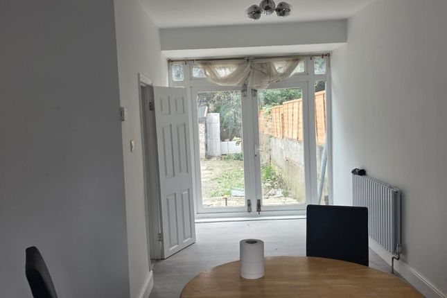 140 LANSBURY DRIVE, HAYES, Greater London photo 5