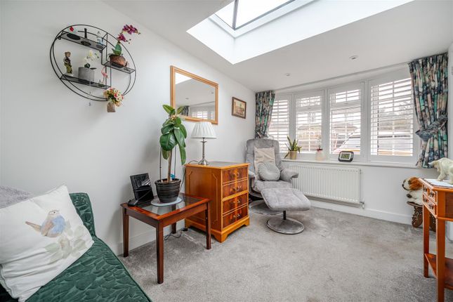 11, Pensford Close, Crowthorne photo 3