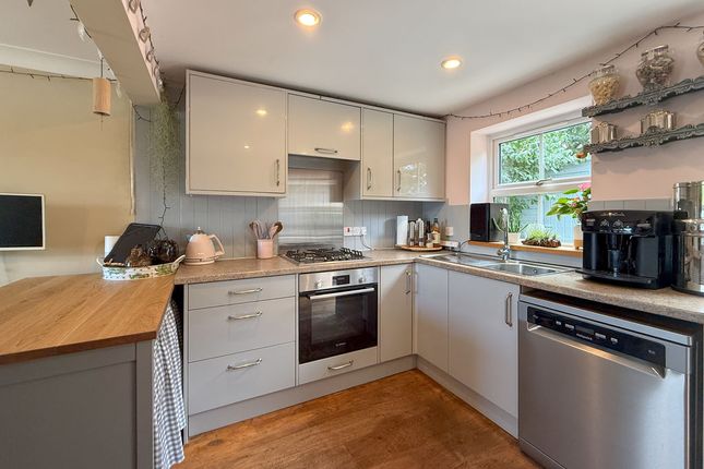 15, Longs Field, Taunton photo 4