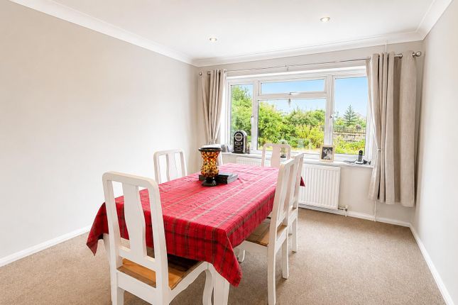 4, Pages Avenue, Cooden, Bexhill-On-Sea photo 2