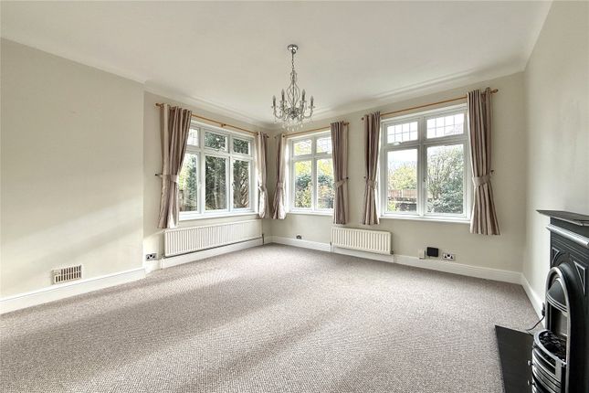 Flat 2, Tudor Court, 18, Church Road West, Hampshire photo 3