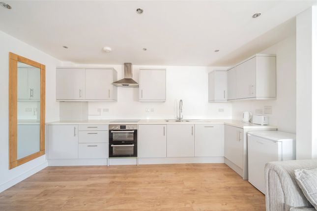 Flat 2, 4 The Orchard House,, Churchill Drive, Devon photo 3