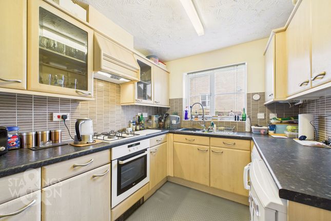 11 Bishy Barnebee Way, Norwich photo 3