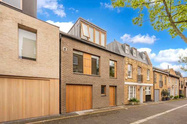 Mews house to rent in Boyne Terrace Mews, Holland Park