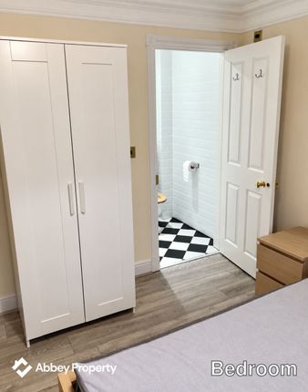 Room 4 Wardown Crescent, Luton photo 5
