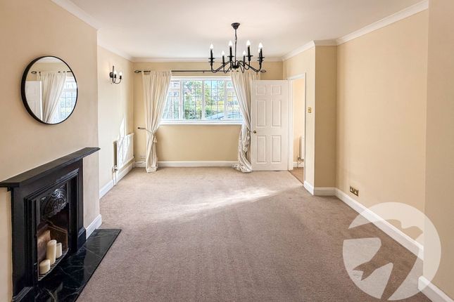 21, Lovelace Green, London photo 2