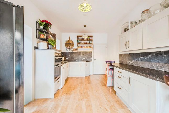8, The Avenue, Carmarthenshire photo 2