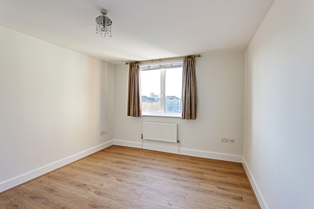 Flat to rent in Regent Court, St Johns Wood NW8,