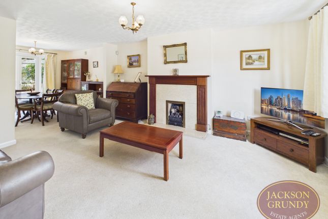 2, Corran Close, Northampton photo 4
