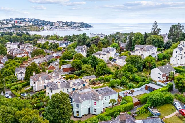 12 Vicarage Road, Torquay photo 2