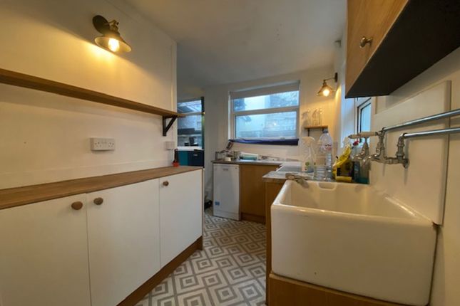 6 Spencer Place, Treharris photo 4