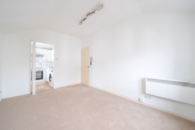 7 Jacqueline Court, 67-69, Clarendon Road, Hampshire photo 3